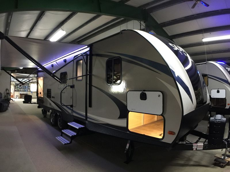 SUNSET TRAIL SUPERLITE rear bath SUNSET TRAIL SUPERLITE rear bath