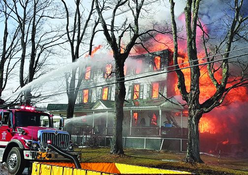 Last of Summit hotels, Lakeview, burns to ground