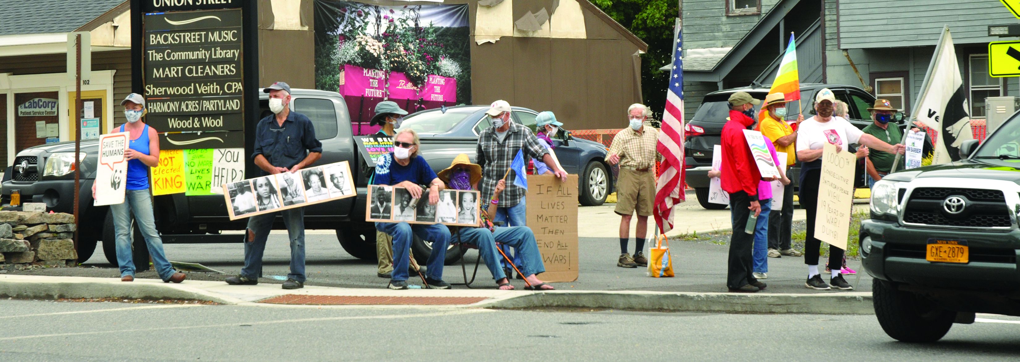 Peacemakers mark 1,000th vigil