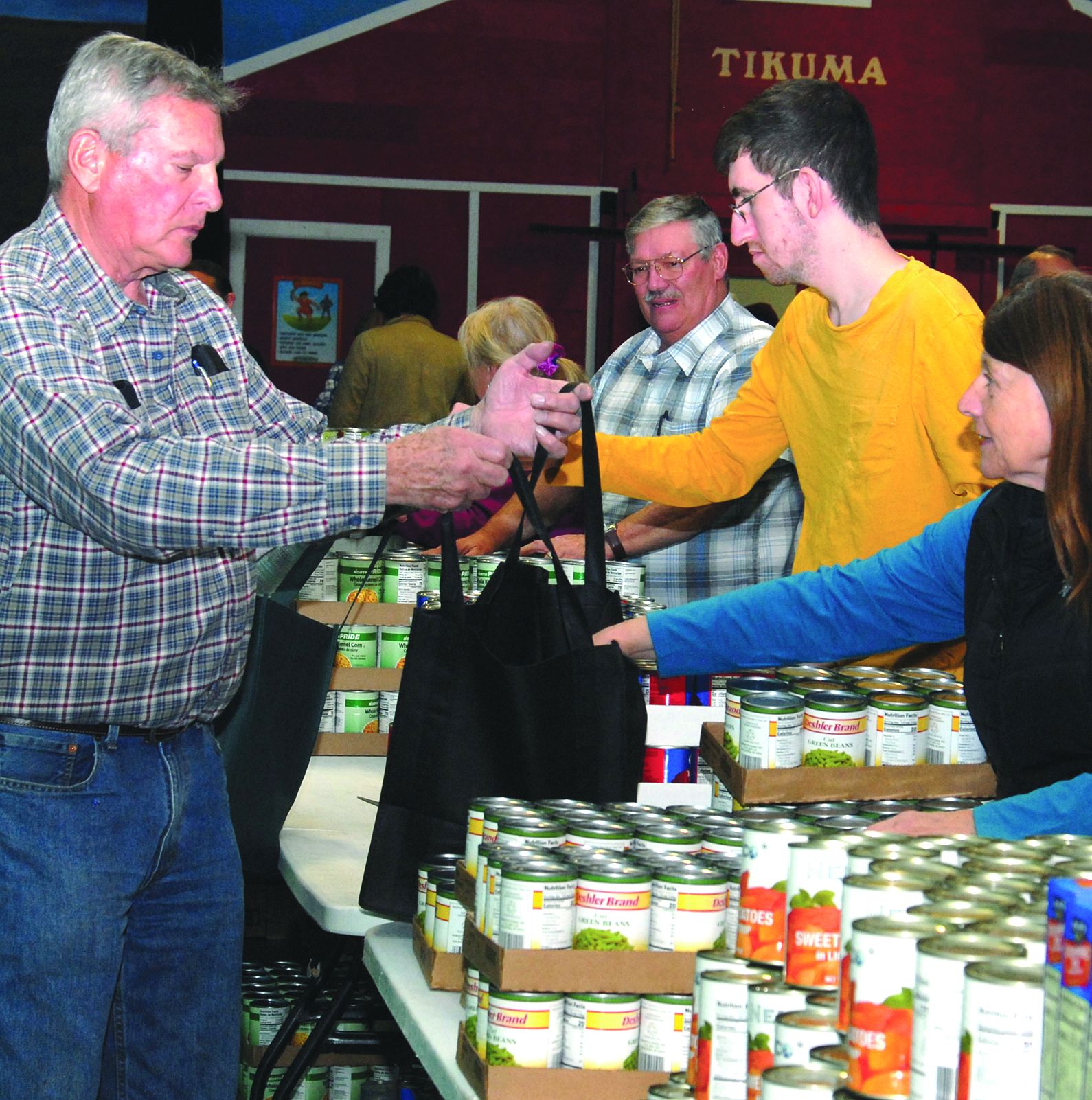 Volunteers turn out for Thanksgiving meals