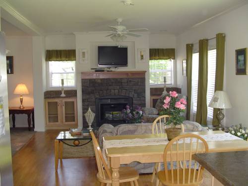Morning Room to Family Room