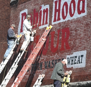 Long-faded Robin Hood sign returns