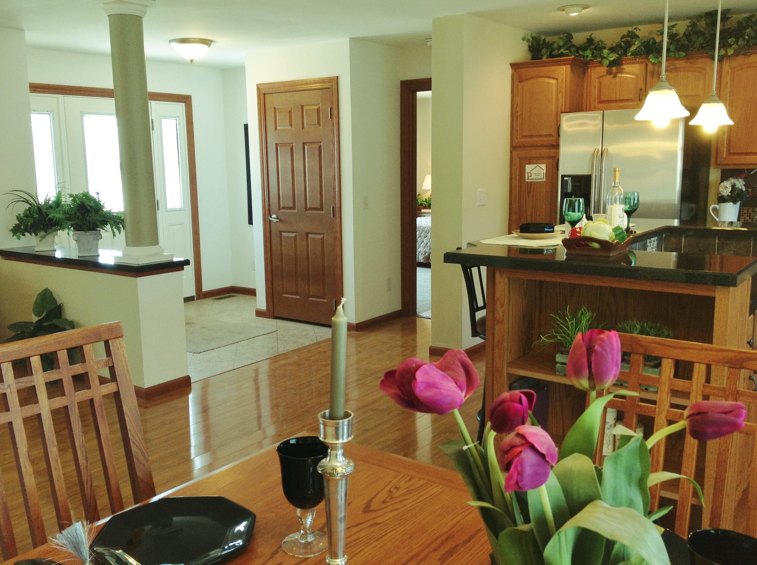 From dining/nook to foyer.