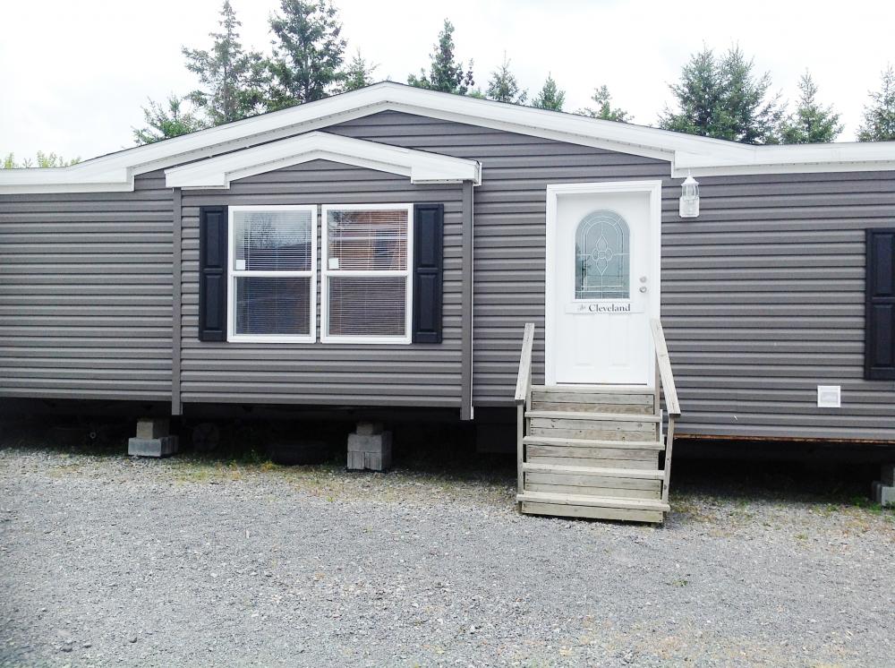 Shown with Dormer,Box Bay,and Fiberglass Door