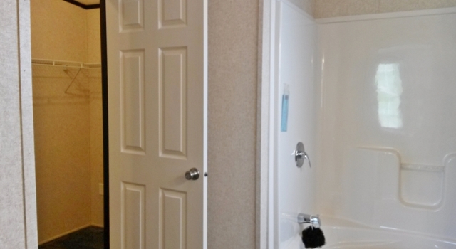 1 piece fiberglass tub