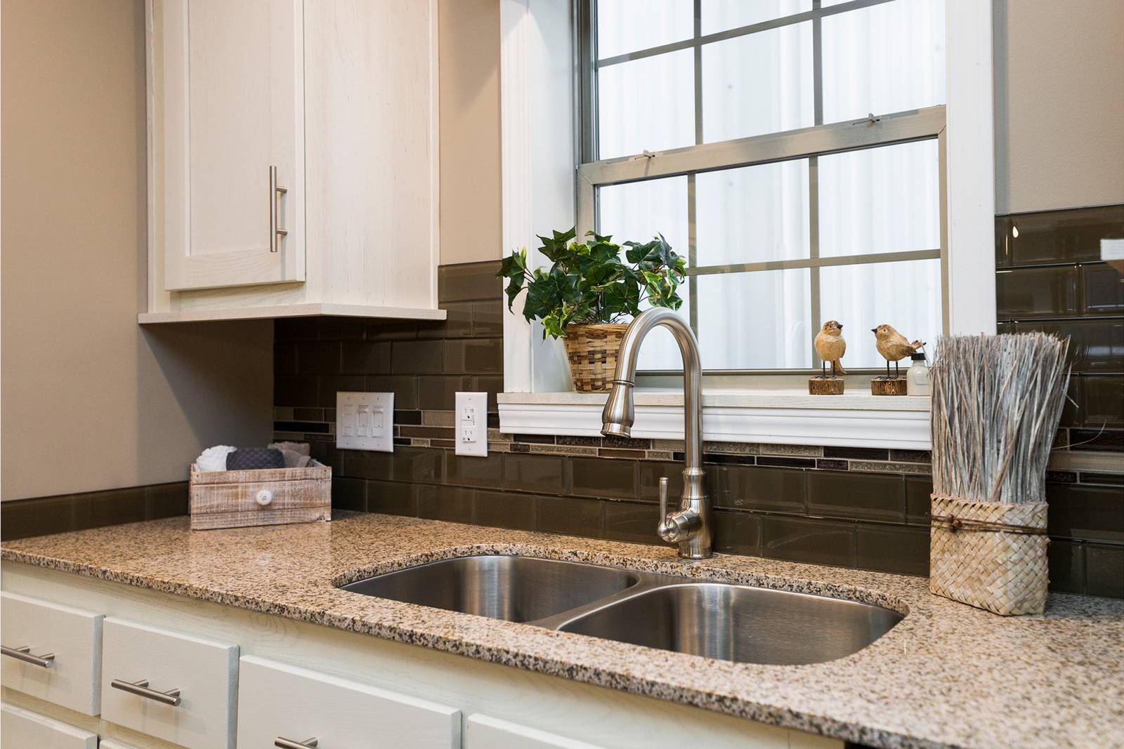 Granite Counters with Alternate Color Choices