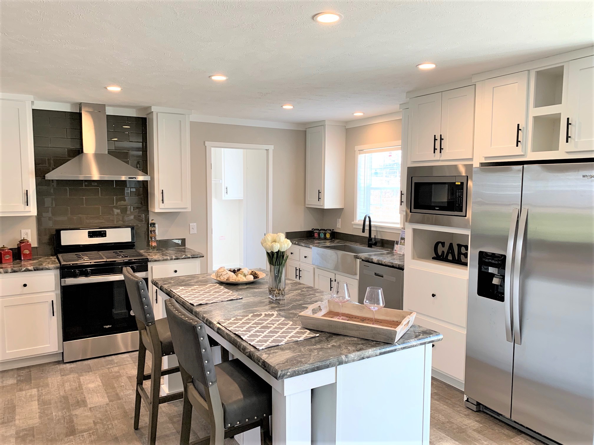Deluxe Kitchen And Range Hood
