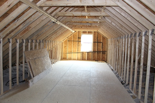 Displayed with a 9/12 roof pitch, lots of room upstairs.