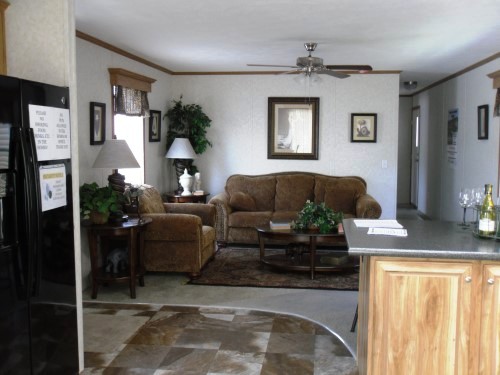 Open Plan from Kitchen to Livingroom